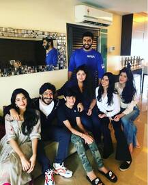 मिठाई और राखी से सजी थाली लेकर पहुंचीं अर्जुन कपूर की चार बहनें, गिफ्ट देने में हुई खूब खींचातान