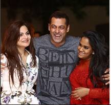 खान परिवार ने धूमधाम से सेलिब्रेट किया रक्षाबंधन, मलाइका बच्चों के साथ पहुंचीं, अरबाज की गर्लफ्रेंड भी आईं नज़र