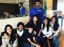 मिठाई और राखी से सजी थाली लेकर पहुंचीं अर्जुन कपूर की चार बहनें, गिफ्ट देने में हुई खूब खींचातान