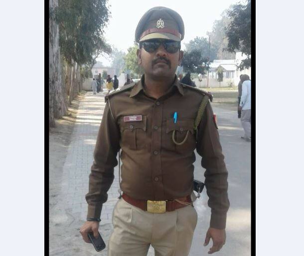 गोरखपुर: रक्षाबंधन पर घर आए दारोगा ने सर्विस रिवाल्वर से गोली मारकर की खुदकुशी A policemen shot himself by service pistol in Gorakhpur गोरखपुर: रक्षाबंधन पर घर आए दारोगा ने सर्विस रिवाल्वर से गोली मारकर की खुदकुशी