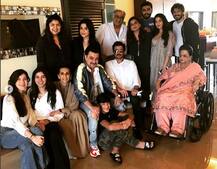 फैमिली फोटो में काला चश्मा पहनने पर अर्जुन ने चाचा अनिल की कर दी खिंचाई, फिर मिला करारा जवाब