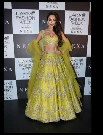 वहीं मलाइका ने इवेंट से जाते वक्त फोटोशूट भी करवाया. तस्वीर: मानव मंगलानी 