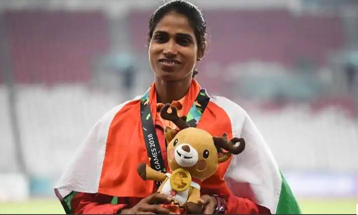 सुधा ने दौड़ लगाकर 3000 मीटर में सिल्वर मेडल भी प्राप्त किया. तस्वीर: एफपी