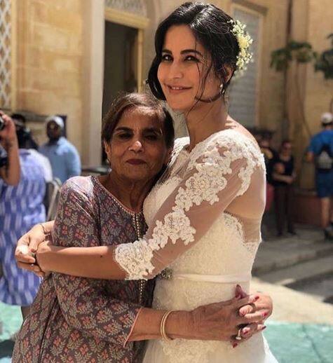 Katrina Kaif's Pic With Salma Khan Goes Viral After Arpita Posts And Then Deletes It 'भारत' के सेट पर सलमान खान की मां के साथ कैटरीना ने खिंचवाई प्यारी तस्वीर, वायरल