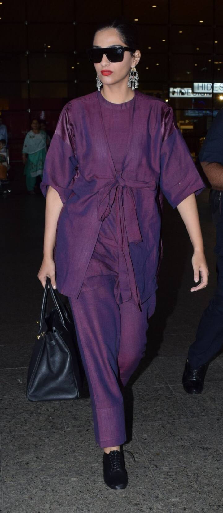 बता दें कि बिजी शेड्यूल के कारण सोनम कपूर इस बार रक्षाबंधन पर अपने परिवार के साथ नजर नहीं आईं. (तस्वीर: मानव मंगलानी)