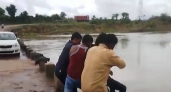 new expose in two drown in Satna River, madhya pradesh सतना: नदी में डूबने से दो युवकों की मौत के मामले में वीडियो आने से हुआ चौंकाने वाला खुलासा