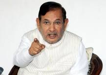 प्रधानमंत्री मोदी के कपड़ों तक पहुंची बातः शरद यादव ने कहा- पीएम रोज 5-6 बार बदलते हैं कपड़े