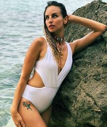 येलो मेहरा ने इंस्टाग्राम पर स्विमसूट में तस्वीर की शेयर