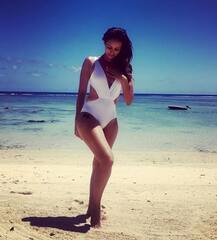 येलो मेहरा ने इंस्टाग्राम पर स्विमसूट में तस्वीर की शेयर