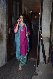 ट्रेडिशनल अवतार में नज़र आईं जाह्नवी, देखें तस्वीरें