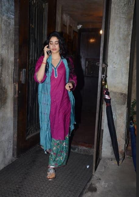  फिल्म की सफलता से जाह्नवी बेहद खुश है. 