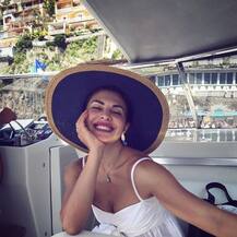 IN Pics: जैकलीन फर्नांडीज बनीं डाबर हनी की नई ब्रांड एंबेसडर