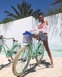 कॉर्टनी कर्दाशियां ने रेड कलर की बिकिनी में कराया कुछ ऐसा फोटोशूट