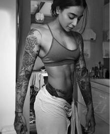 बानी जे ने अपनी फिट बॉडी को फ्लॉन्ट कर सबको चौंका दिया है, क्या आपने देखा?