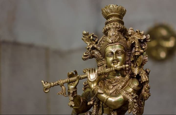 श्रीकृष्ण का जन्मदिन भाद्रपद महीने के कृष्णपक्ष के अष्टमी के मध्यरात्रि को होता है. अनुमान के मुताबिक तो श्रीकृष्ण का जन्म 3156 ईसा पूर्व माना गया है. तस्वीर: गूगल फ्री इमेज