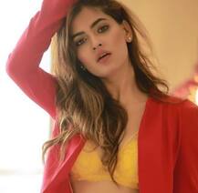 IN Pics: \'Ragini MMS\' फेम करिश्मा शर्मा को मिला ये बड़ा प्रोजेक्ट