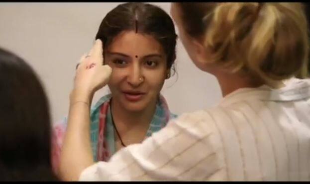 anushka sharma took 20 min to become mamta on set of sui dhaaga अनुष्का शर्मा को 'ममता' बनने में लगता था इतना समय, शेयर किया ये VIDEO