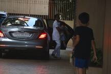 नैनी की गोद में कार से बाहर आ रहे थे तैमूर, कैमरे में हुए कैद