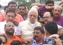 एससी-एसटी एक्ट के विरोध में राजा भैया के पिता उदय प्रताप सड़क पर उतरे