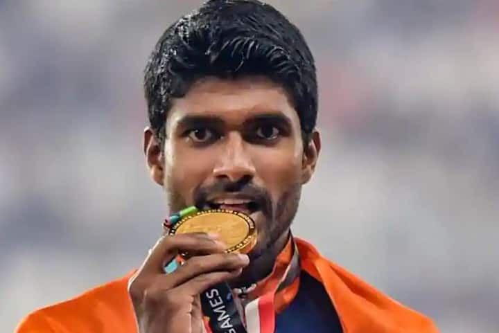 इंडोनेशिया में चल रहे 18वें एशियन गेम्स के पुरुष स्पर्धा की 1500 मीटर दौड़ में जिनसन जॉनसन ने गोल्ड जीत लिया. तस्वीर: पीटीआई 