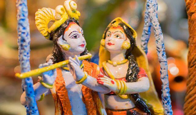  श्रीकृष्ण जन्माष्टमी का पावन त्योहार पूरे देश भर में मनाया जाता है. इस बार यह त्योहार दो और तीन सितंबर को मनाया जाएगा. इस दिन हर घर और मंदिरों में भी श्रीकृष्‍ण का जन्मदिन मनाया जाता है. बता दें कि इस बार श्रीकृष्‍ण की 5245वीं जयंती मनाई जा रही है. वहीं भक्त उनको प्यार से नटखट नंदलाल, राधा के श्‍याम और भगवान श्रीकृष्‍ण भी पुकारते हैं. तस्वीर: गूगल फ्री इमेज