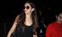 IN PICS: कैमरे में कैद हुए रणवीर-दीपिका, शादी की तारीख को लेकर अटकलें तेज