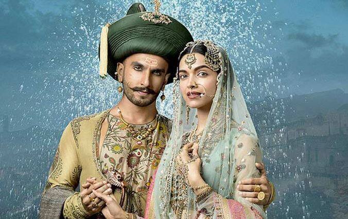 इन दोनों की शादी इटली में होगी और इस स्टार कपल की डेस्टिनेशन वेडिंग में गिने चुने लोगों को ही बुलाया जाएगा जिनमें उनके कुछ दोस्त और नजदीकी लोग ही शामिल हैं.