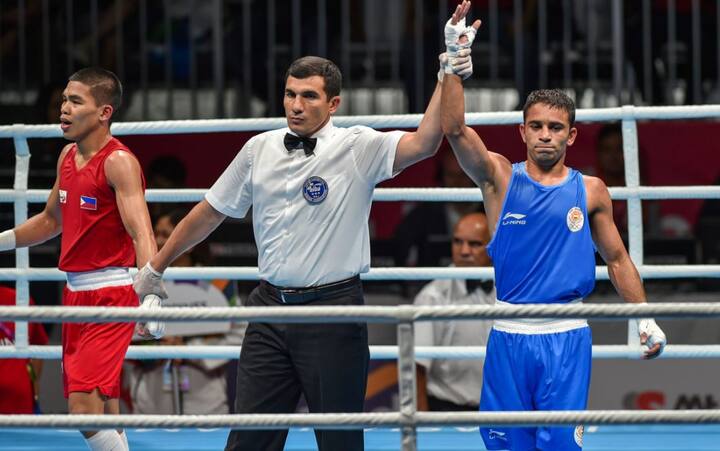 वहीं भारतीय मुक्केबाज अमित पंघाल ने फिलीपींस के कार्लो पालाम को 46-49 किलोग्राम स्पर्धा में हरा दिया. तस्वीर: पीटीआई 