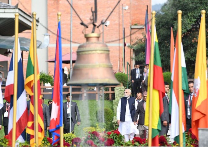 PM Modi done worship in Pashupatinath Temple of Nepal, claims himself Shiv Bhaqt पीएम मोदी ने पशुपतिनाथ मंदिर में की पूजा, जताया शिव भक्ति में उनका पलड़ा भारी