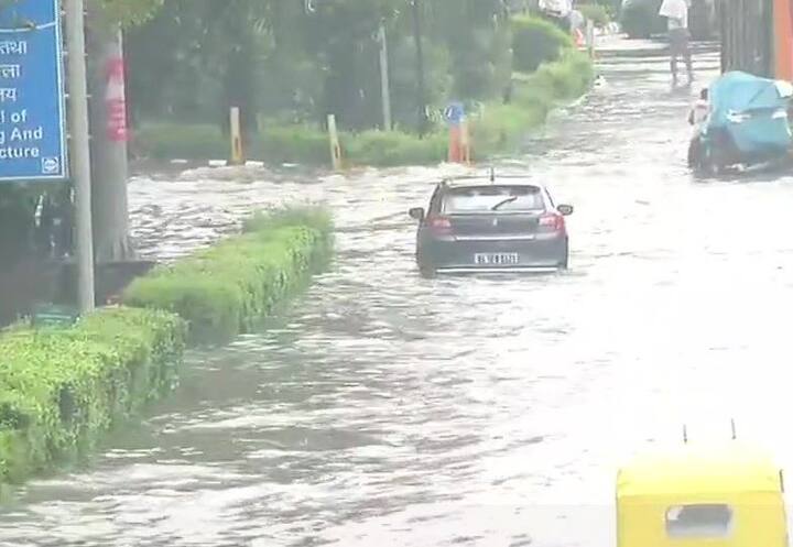  मौसम विभाग ने दिन में अधिक बारिश और बौछार की संभावना व्यक्त की है.