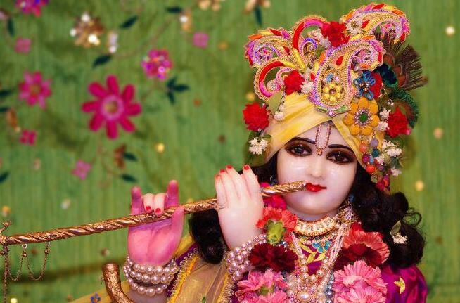 देश भर में श्रीकृष्ण जन्माष्टमी का पावन त्योहार बहुत धूमधाम से मनाया जाता है. वहीं इस बार श्रीकृष्ण की 5245वीं जयंती मनाई जाएगी. श्रीकृष्ण को प्यार से भक्त नटखट नंदलाल, राधा के श्याम और भगवान श्रीकृष्ण पुकारते हैं. श्रीकृष्ण का जन्मदिन मंदिरों में ही नहीं बल्कि देश के हर घर में मनाया जाता है. तस्वीर: गूगल फ्री इमेज