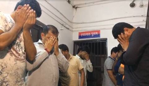 यूपी: ट्यूबवेल पेपर लीक मामले में 5 परीक्षार्थी समेत 18 गिरफ्तार, 15 लाख कैश भी मिला यूपी: ट्यूबवेल पेपर लीक मामले में 5 परीक्षार्थी समेत 18 गिरफ्तार, 15 लाख कैश भी मिला