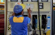 पेट्रोल-डीजल की कीमतों पर नहीं मिल रही राहत, आज फिर बढ़े दाम