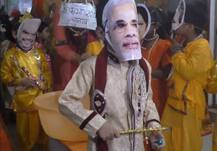 मोदी-राहुल, ममता और अखिलेश ने एकजुट होकर फोड़ी जन्माष्टमी की मटकी, खाई दही