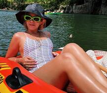 सिंगर लिली एलन ने किया चौंकाने वाला खुलासा, महिला एस्कॉर्ट के साथ बनाए थे संबंध