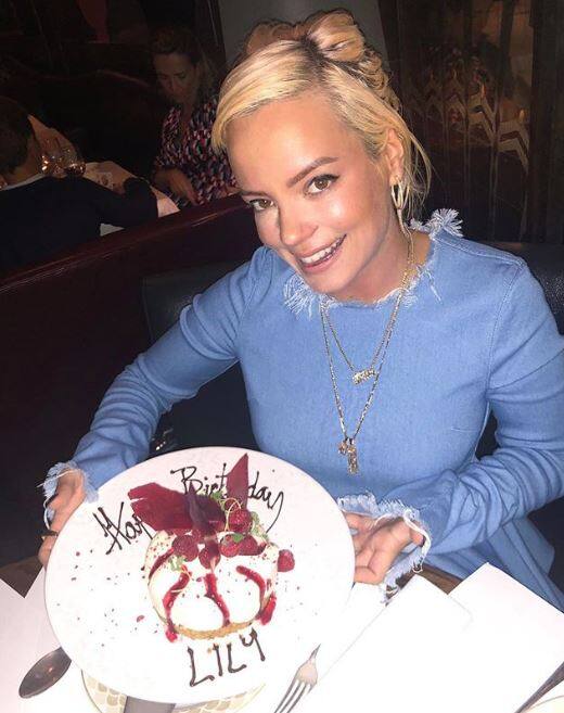 बता दें कि पॉप सिंगर लिली एलन एक ब्रिटिशर हैं. खास बात ये है कि वो सॉन्ग राइटर और टेलीविजन प्रेजेंटर के तौर पर भी फेमस हैं. फोटो - इंस्टाग्राम