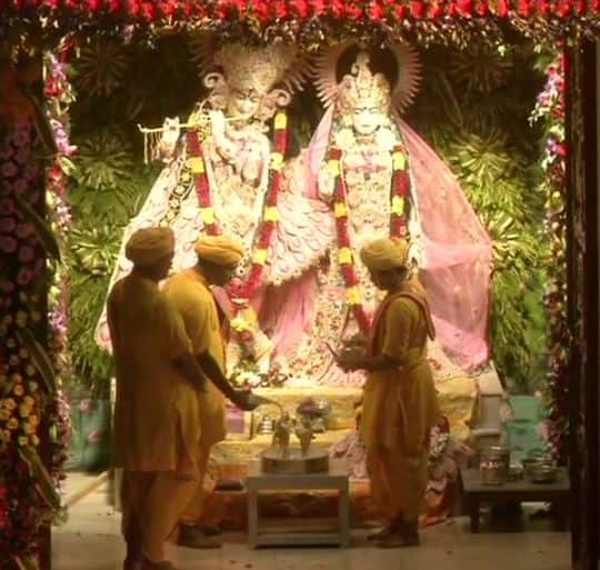 श्रीकृष्ण जन्माष्टमी: कृष्ण के रंग में रंगा मथुरा-वृन्दावन, लगा हुआ है श्रद्धालुओं का तांता