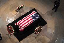 In Pics: अमेरिकी सिनेटर जॉन मैक्केन का राजकीय सम्मान के साथ हुआ अंतिम संस्कार, ओबामा और बुश ने दी श्रद्धांजलि