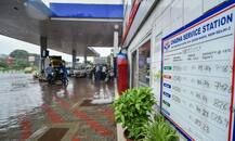 पेट्रोल-डीजल की कीमतों में 11वें दिन भी रिकॉर्ड बढ़ोतरी, कांग्रेस बोली- अब तो बीजेपी डींग हांकना बंद करे