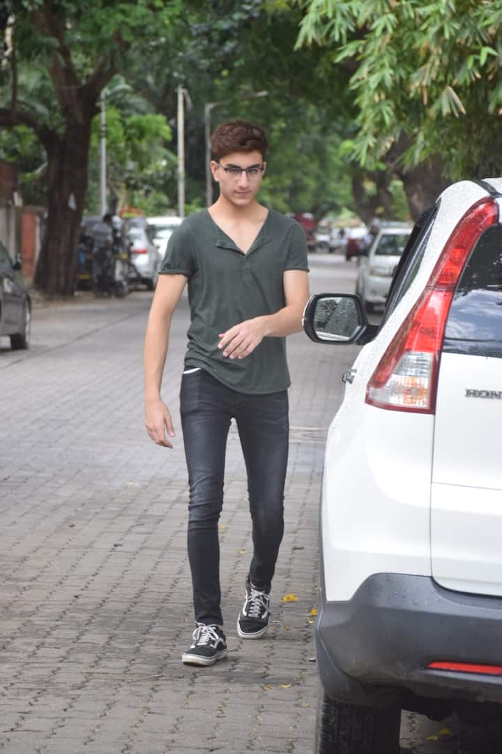 इब्राहिम अपनी बड़ी बहन सारा का बेहद ख्याल रखते हैं अक्सर ही स्टार पार्टी में दोनों साथ ही स्पॉट होते हैं. (तस्वीर: मानव मंगलानी)