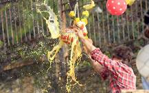 शाहरुख ने बेटे अबराम संग मनाई जन्माष्टमी, दही-हांडी की ये तस्वीरें वायरल