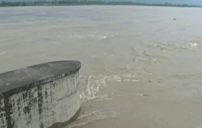 Magh Mela: माघ मेले से पहले ही मैली नजर आ रही है गंगा, पीएमओ ने तलब की रिपोर्ट ganga river looking so dirty before magh mela in prayagraj pmo seeks report ann Magh Mela: माघ मेले से पहले ही मैली नजर आ रही है गंगा, पीएमओ ने तलब की रिपोर्ट