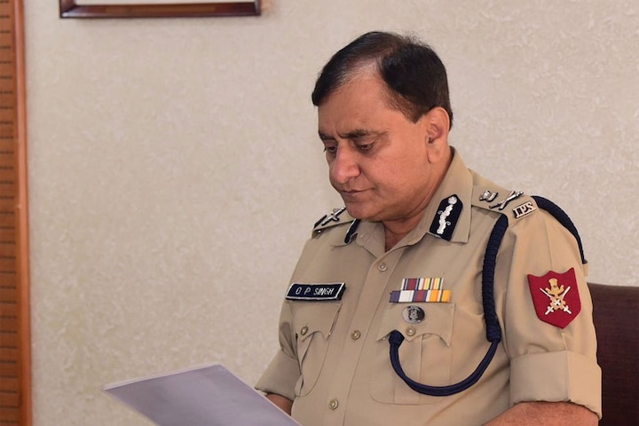 UP DGP OP Singh heard complaint on phone at 3 o'clock in the night, action taken in minutes लखनऊ: रात तीन बजे डीजीपी ने फोन पर सुनी फरियाद, मिनटों में हुई कार्रवाई