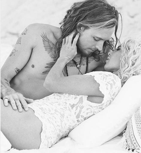  कुछ लोग ऐेसे होते हैं जो कई बार ऐसी सिचुएशन में फंस जाते हैं जिससे उन्हें पार्टनर को धोखा देना पड़ता है. जबकि कुछ लोगों को पार्टनर को धोखा देने के दौरान   बुरा महसूस होता है. यदि आप भी पार्टनर को धोखा नहीं देना चाहते तो ये स्टडी आपके काम आएगी. फोटोः गूगल फ्री इमेज