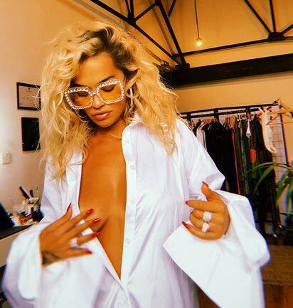 दरअसल, रीटा ने अपनी कई ब्लैक एंड व्हाइट टॉपलेस तस्वीरें इंस्टाग्राम पर पोस्ट की हैं. फोटोः इंस्टाग्राम