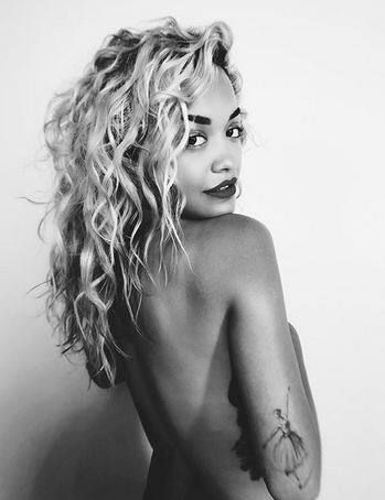 ब्रिटीश सिंगर और एक्ट्रेस रीटा ओरा आजकल इंटरनेट पर सुर्खियों में छाई हुई हैं. फोटोः इंस्टाग्राम