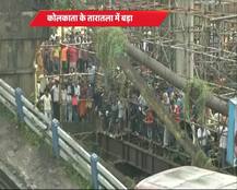 दर्दनाक तस्वीरें: कोलकाता में पुल गिरा, कई लोगों के मरने की आशंका