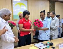 Photos: एशियन गेम्स में मेडल जीतने वाले दिल्ली के खिलाड़ियों को सीएम केजरीवाल ने किया सम्मानित