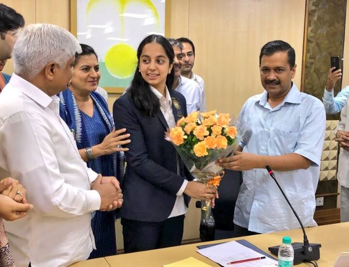आपको बदा दें कि केजरीवाल ने यह भी घोषणा की कि दिल्ली सरकार ने अंतरराष्ट्रीय कार्यक्रमों में मेडल जीतने वालों के लिए नकद प्रोत्साहन राशि बढ़ा दी है. फोटो-ट्विटर