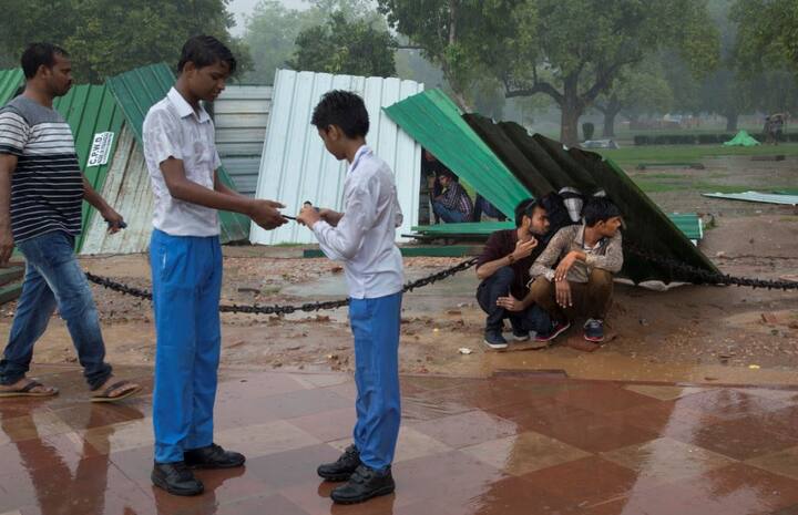 असम और मेघालय में 1,048.2 मिलीमीटर बारिश दर्ज की गई, जो औसत बारिश 1,486.8 मिलीमीटर से 19 फीसदी कम है. फोटो-एपी